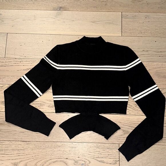 Forever 21 Tops - FOREVER 21 STRIPPED CUTOUT SWEATER MEDIUM BLACK/WHITE. NWOT.